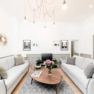  Apartment Livinparis - Luxury 3 & 4 Bedrooms Montmartre I