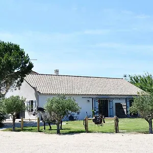 https://mas-trinita-gite-equestre-en-camargue.fr-provencehotel.com